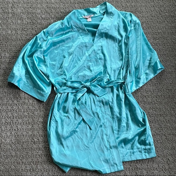 Victoria’s Secret Baby Blue Silky Robe & matching panties - Picture 2 of 2